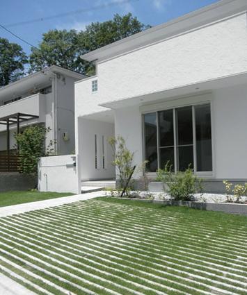 Other Equipment. Toyonaka City and the tie-up, Do the greening plan. "Green" is in harmony landscape design and well-balanced, It brings moisture to the town. Also it gives a vivid impression contrast of lawn and concrete.