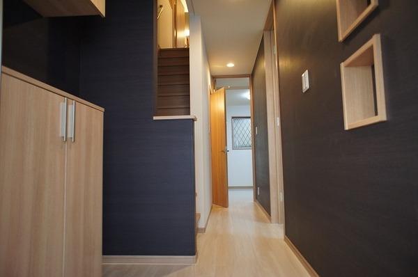 Entrance. A home away from home to give breath to the "hot" ☆