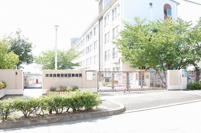 Primary school. 350m until Minami Nitta elementary school (elementary school)