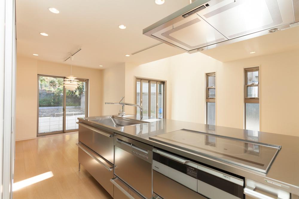 Kitchen. Equipped with a state-of-the-art system Kitchen. Option in the IH also dishwasher also supports can be changed to various types. Please aim to really easy-to-use kitchen wife.
