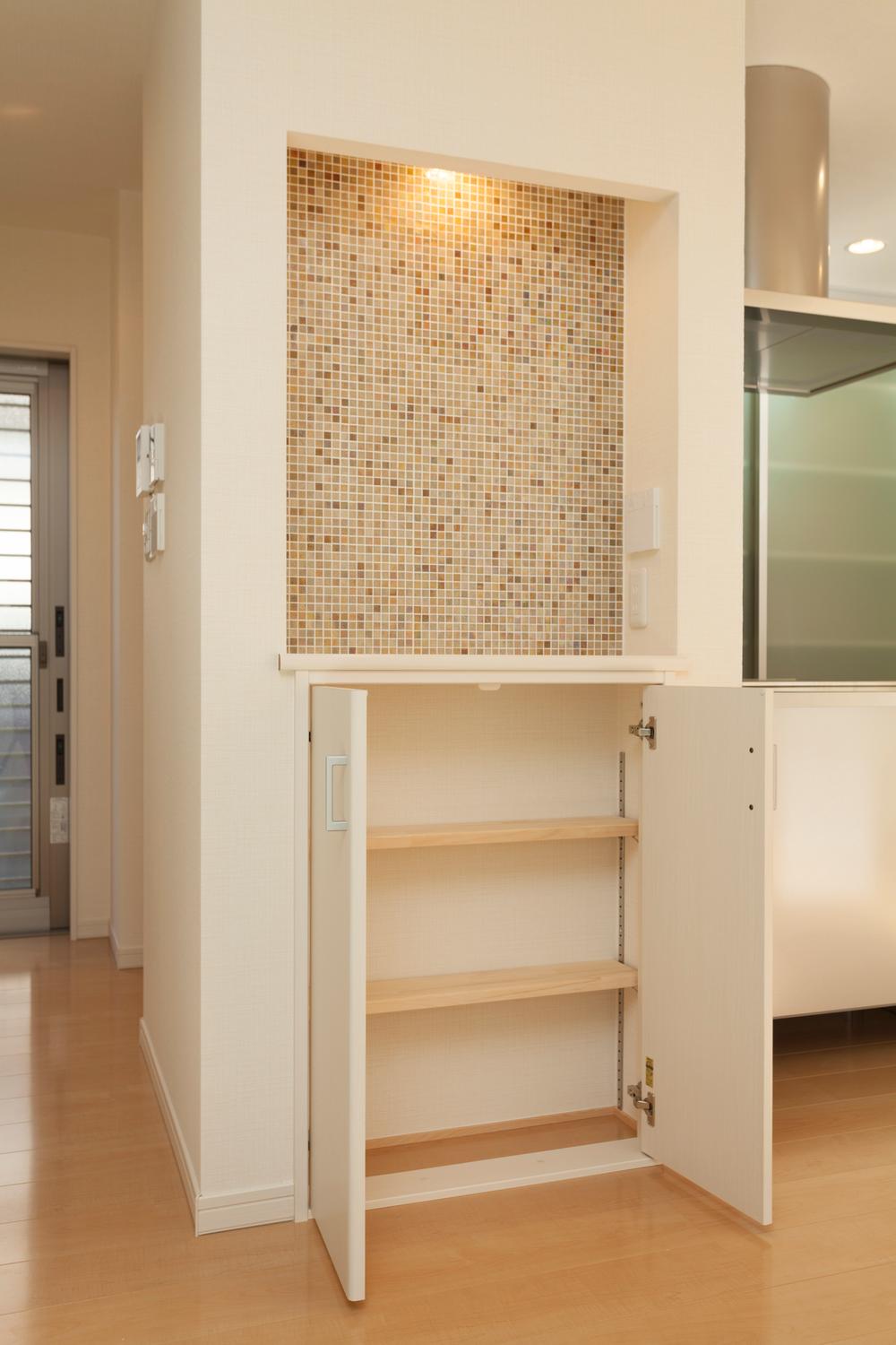 Other. Niche for construction between the pillars also Please leave.