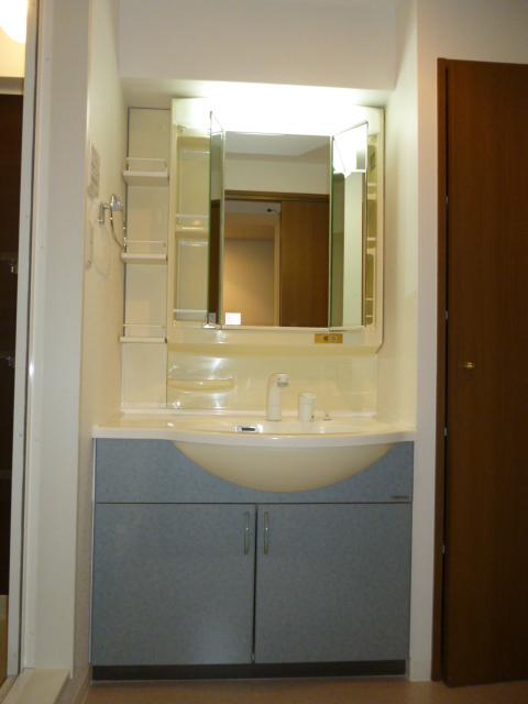 Wash basin, toilet. Indoor (12 May 2013) Shooting