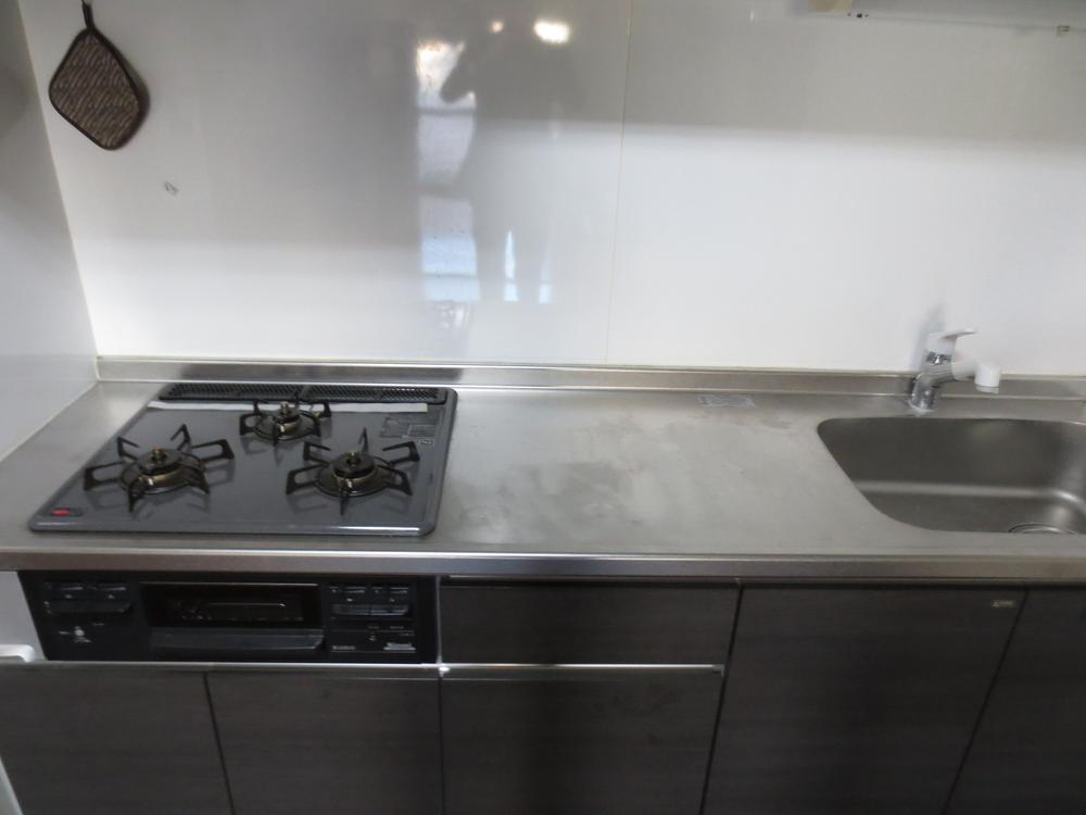 Kitchen. Kitchen part.