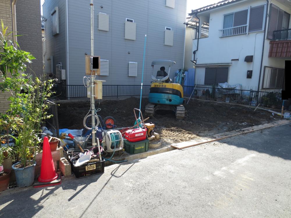 Local photos, including front road. Local photos from a different direction