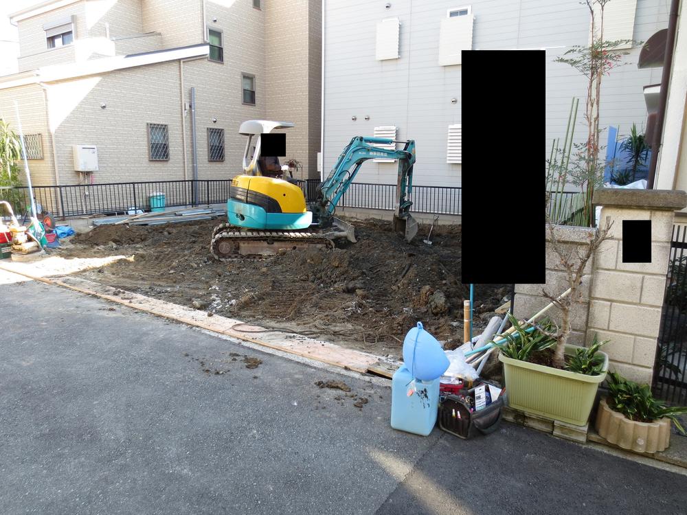 Local photos, including front road. Now a vacant lot.