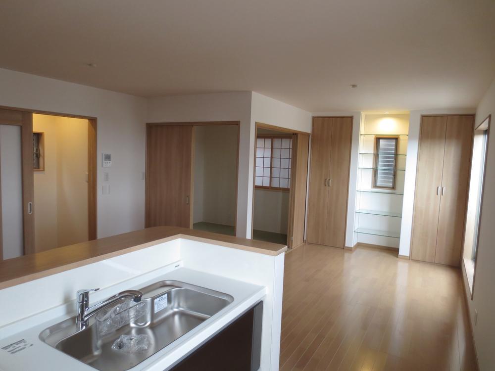 Kitchen. It is spacious and the view of the living room from the kitchen part. Because there floor heating dihedral, Warm even in winter