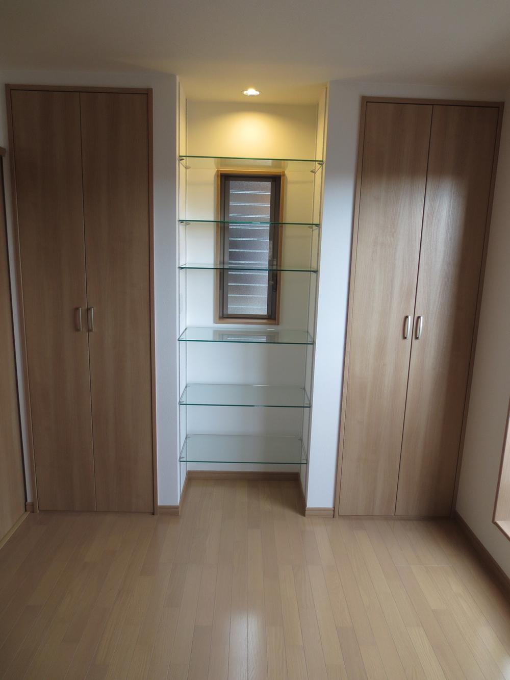 Receipt. Storage part of living back Both sides compartment ・ The center is decorated shelf.