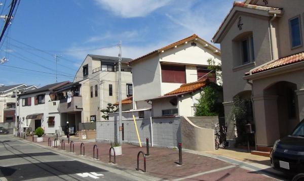 Streets around. 5m property is the front of the streets to the rooftops of surrounding