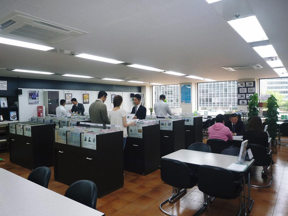 Other.  [Our exhibition hall] There is also a listing of materials and meeting corner. Enhancement and a children's corner