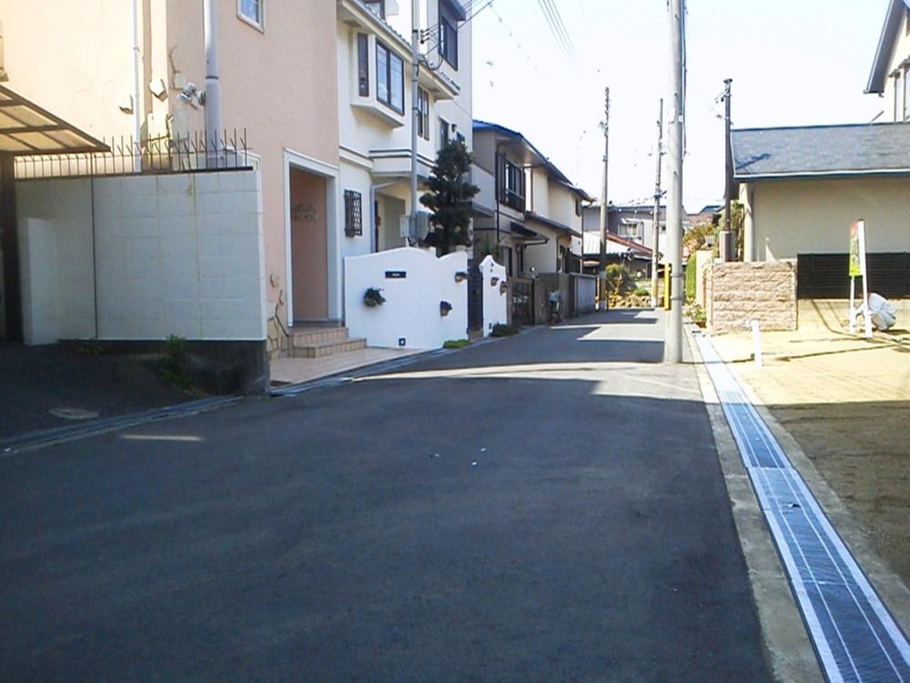 Local photos, including front road. Local Photos