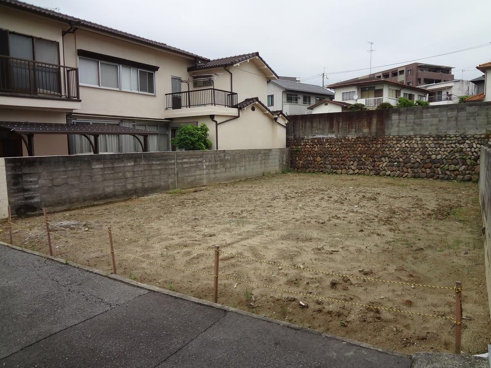 Local photos, including front road. Please contact us first.