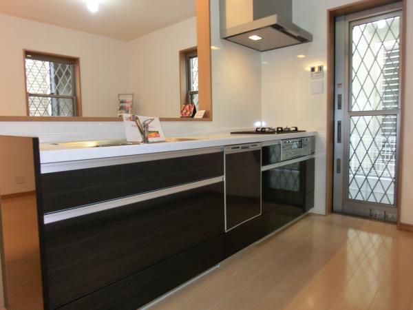 Kitchen. Cooking spree in the kitchen of the latest equipment!