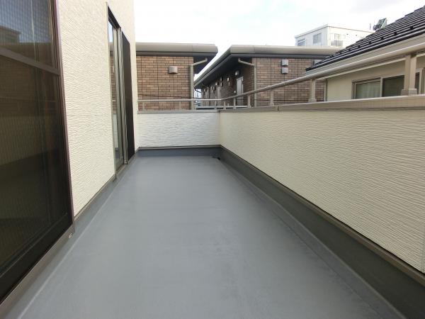 Balcony. Wide balcony'm glad.