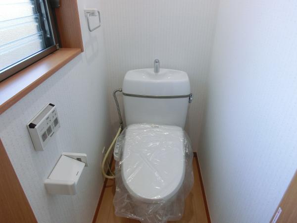 Toilet. Cleaning function with toilet is firmly 2 places!