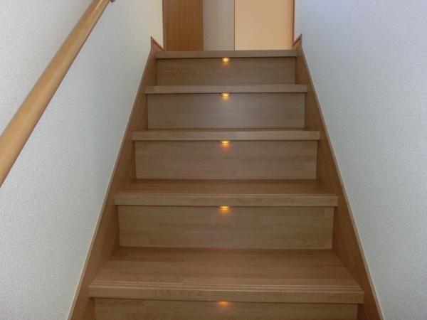 Other introspection. Peace of mind at night stairs. Navigate the foot lighting!
