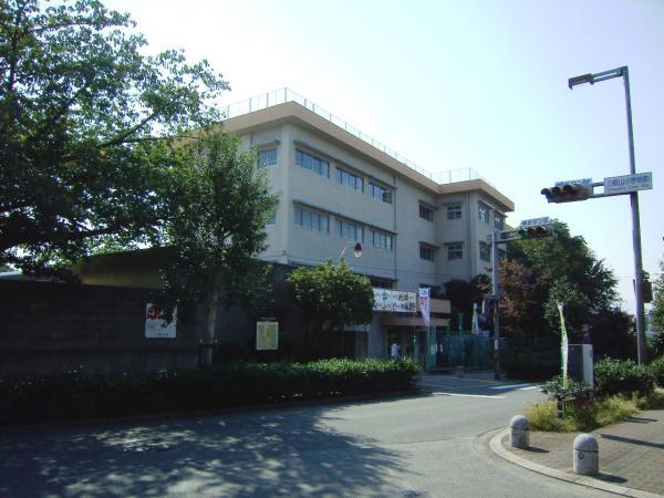 Primary school. 950m Toyonaka Municipal Toneyama elementary school to elementary school
