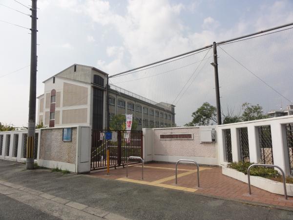 Junior high school. 900m Toyonaka until junior high school Municipal eighteenth junior high school