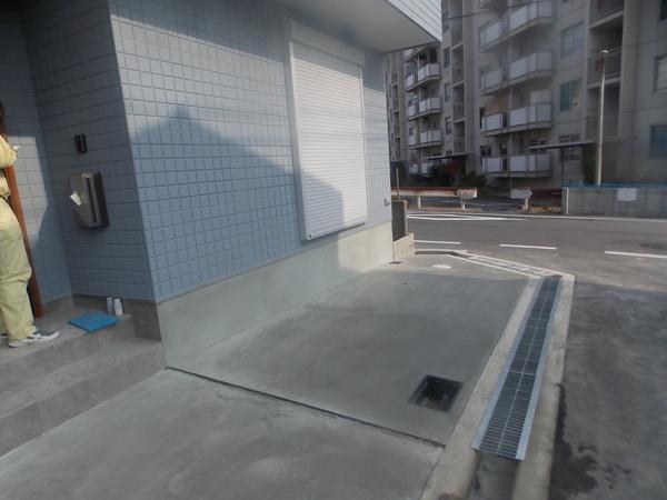 Parking lot. Convenient parking with space!