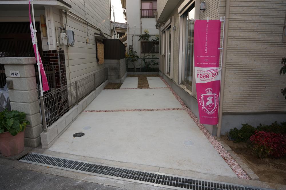 Parking lot. Two valuable parking space we have secured! !