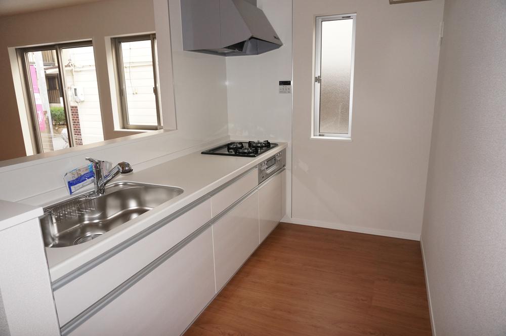 Kitchen. Fun with the usual dishes while enjoying the conversation over the counter