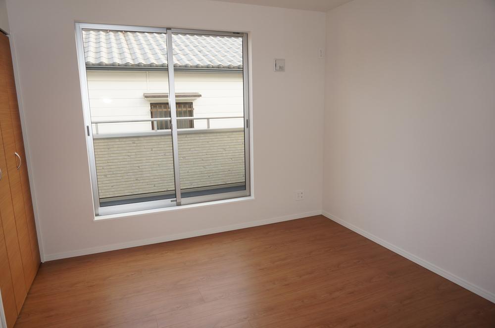 Non-living room. The second floor is a Western-style 6.12 quire. It will be out on the balcony with the neighbor of the Western-style 8 tatami rooms