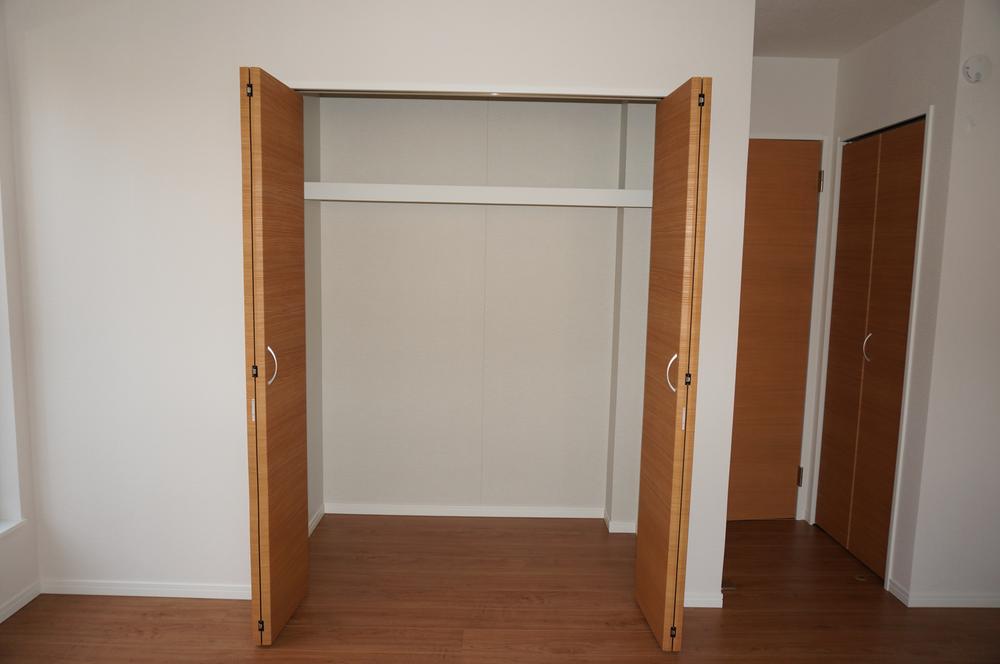 Receipt. It is the second floor of the Western-style 8 tatami rooms of the closet. Storage is also Ease spacious space