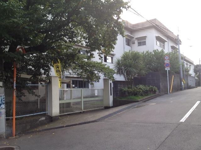 Junior high school. Toyonaka 511m to stand second junior high school