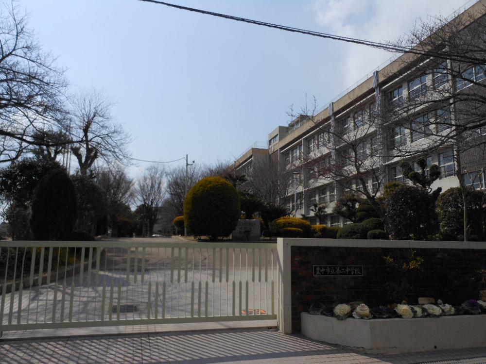 Junior high school. Toyonaka 170m to stand second junior high school