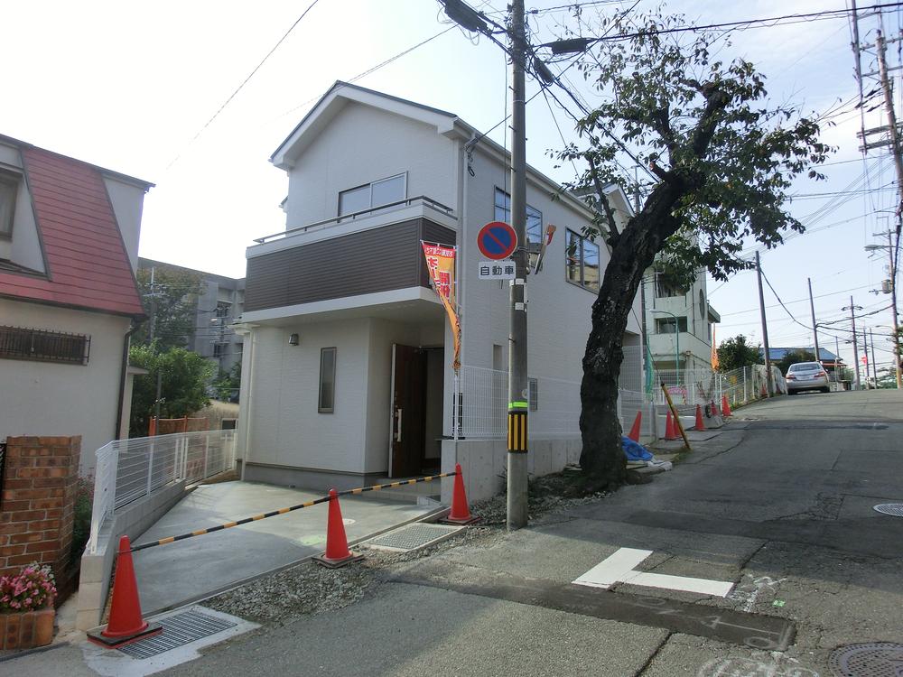 Local appearance photo. Local (10 May 2013) Shooting