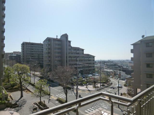 View photos from the dwelling unit. View from local (03 May 2013) Shooting