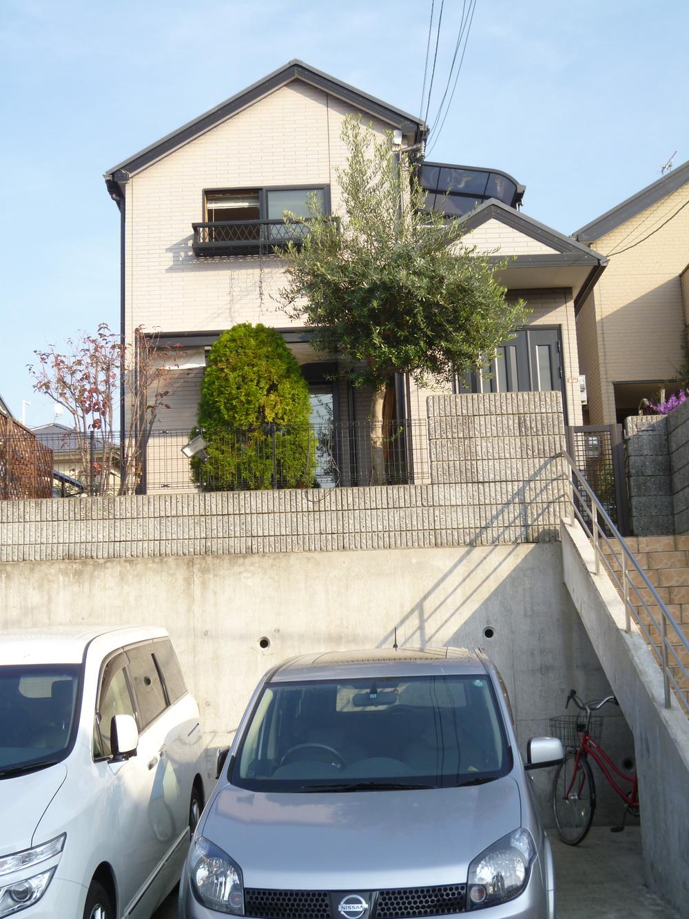 Local appearance photo. June 2003 construction, Two car space parking possible (November 2013) Shooting