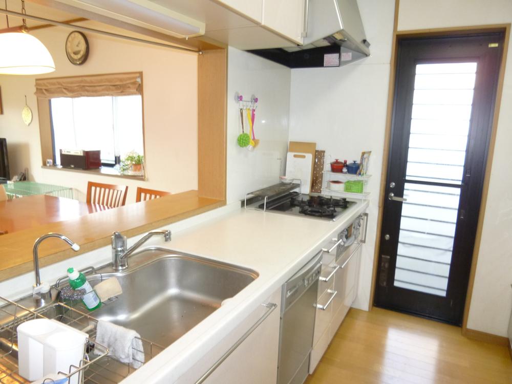 Kitchen. System kitchen with a dish washing dryer (November 2013) Shooting