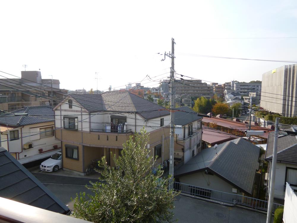 View photos from the dwelling unit. Southwest side view from the bedroom (11 May 2013) Shooting