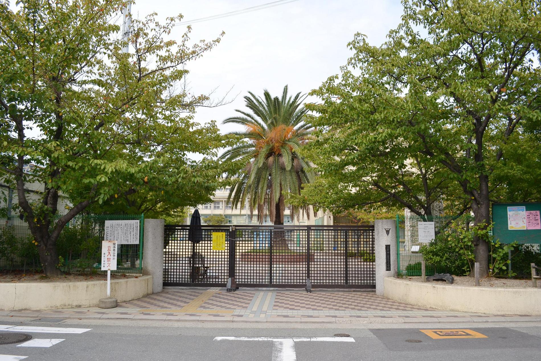 Primary school. 440m to Toshima elementary school  [6 mins] Walking closeness of 6 minutes is glad to Toshima elementary school. Well thought out, Willing to act, To cherish the friends, Friends to cooperate ..., Should it is surely much to learn in sensitivity rich this time
