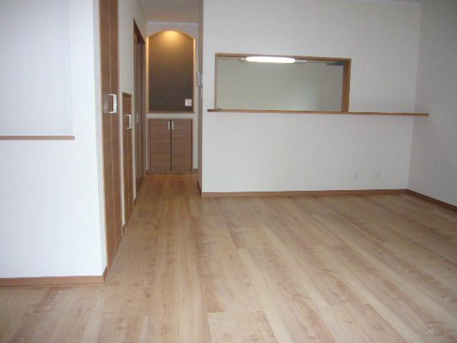 Living. LDK of soothing natural tones