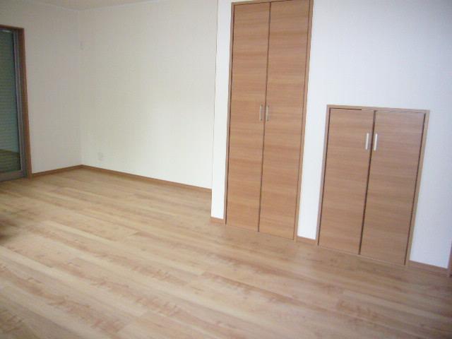 Living. There is also a storage function in the living room