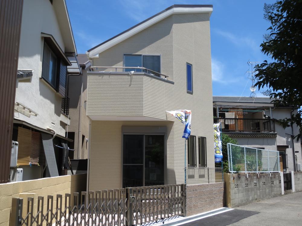 Local appearance photo. Good per sun on north-south road on both sides