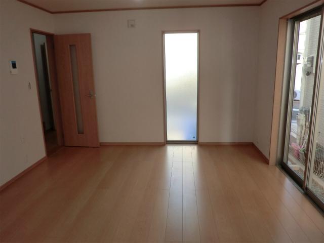 Living. Local (10 May 2013) Shooting