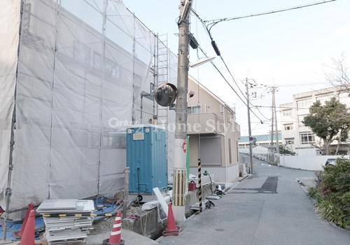 Local photos, including front road. The entire surface of the road is located about 4.34m on the south-facing.