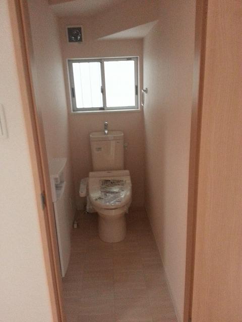 Toilet. Indoor (12 May 2013) Shooting