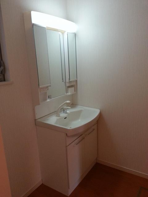 Wash basin, toilet. Indoor (12 May 2013) Shooting