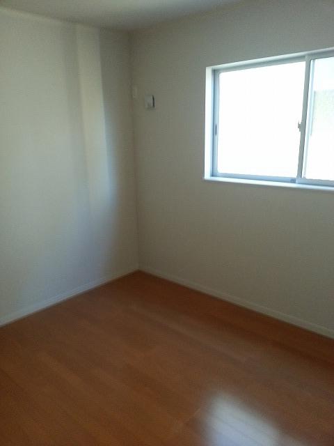 Non-living room. Indoor (12 May 2013) Shooting