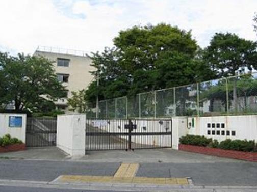 Junior high school. Toyonaka 1019m to stand fifth junior high school