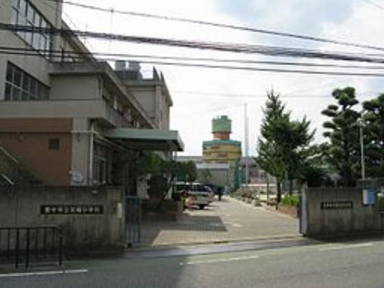 Primary school. Toyonaka Municipal Minowa to elementary school 679m