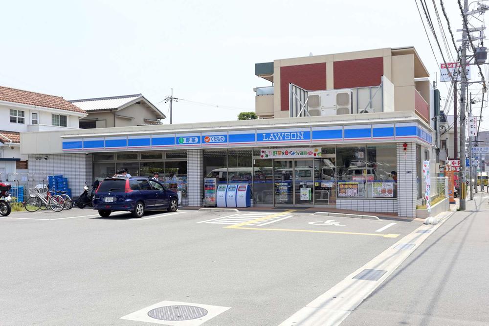 Convenience store. 140m until Lawson Ikeda Ishibashi Third Street shop