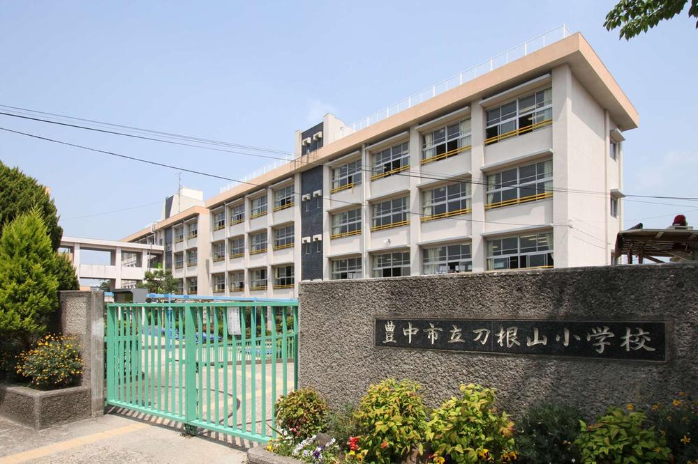 Primary school. Toyonaka Municipal Toneyama to elementary school 1170m