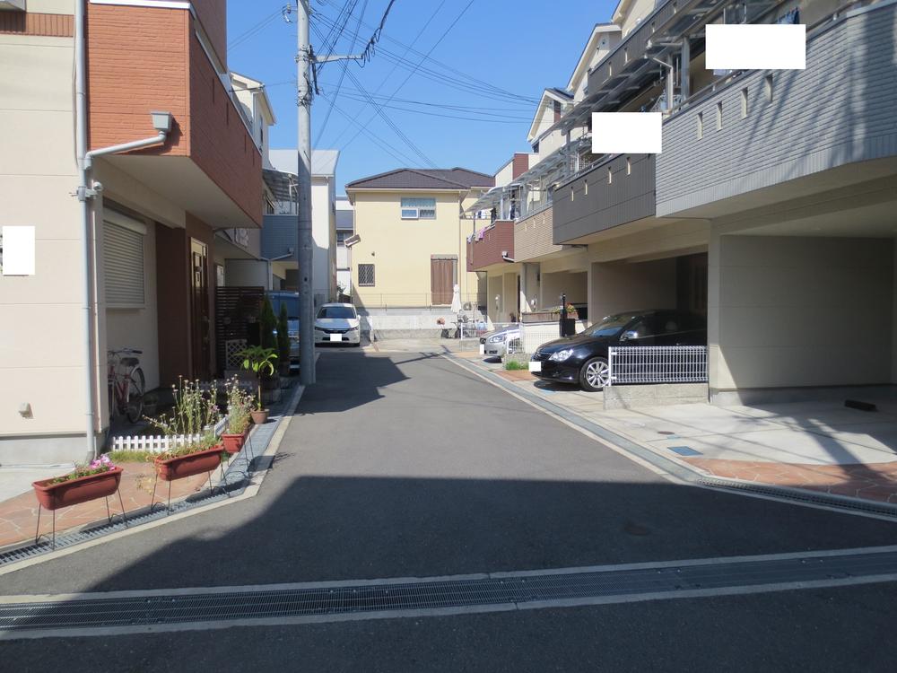 Local photos, including front road. The entire surface of the road