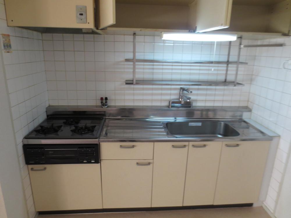 Kitchen. Kitchen part Heisei it has replaced in 20 years.