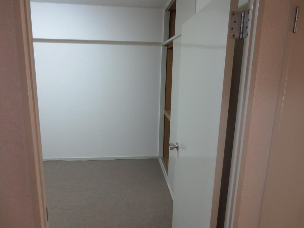 Non-living room. Western-style 5 Pledge part