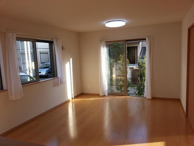 Living. Local (12 May 2013) Shooting